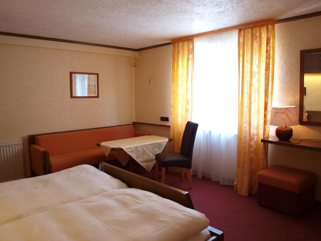 Hotel Gasthof Schuster Und Gaestehaus Rüdesheim am Rhein Habitación foto